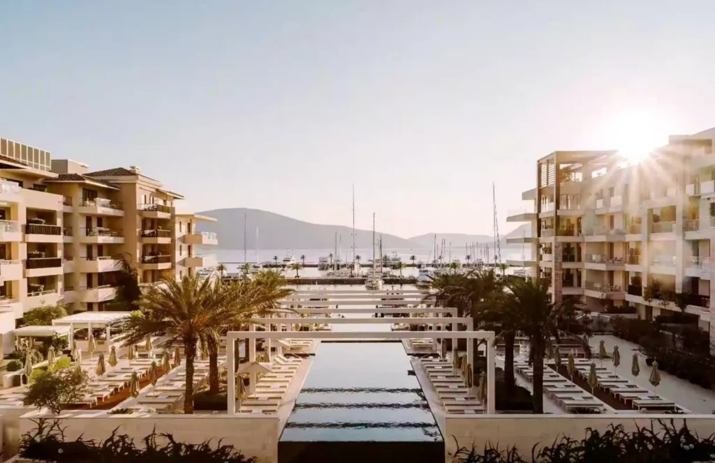 克斯蒙旅遊，5星 Regent Porto Montenegro