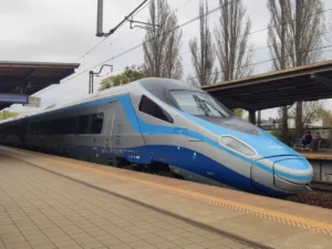 波斯匈旅遊，波蘭高速列車